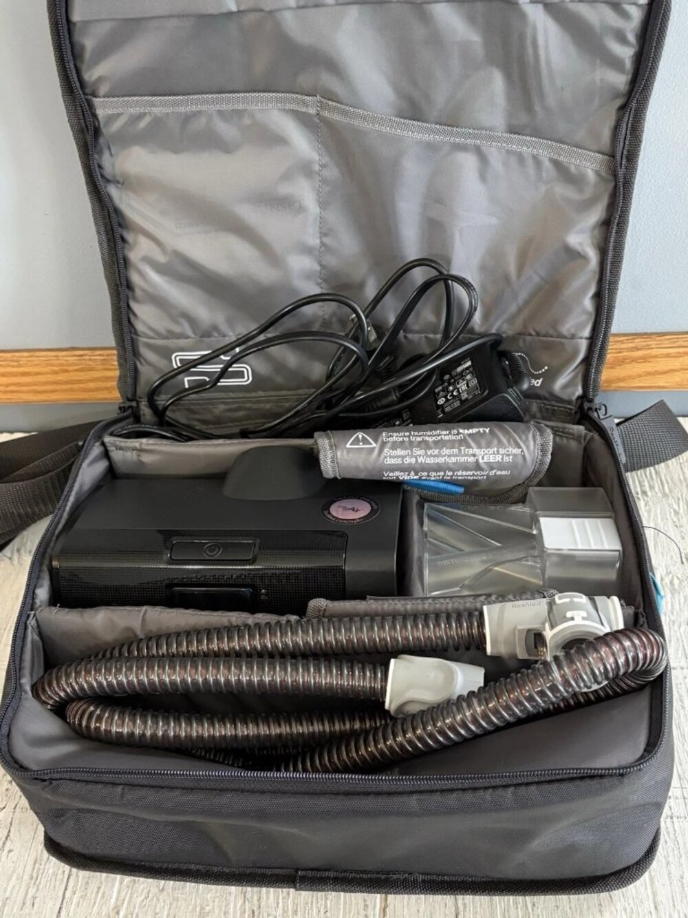 ResMedAir Sense 10 C Pap Machine with Grey Padded Carrying Case Only Used 24 Hr - Picture 2 of 16